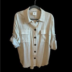 *New* Staccato Women’s Button Down Shirt Blouse Tan Size Small